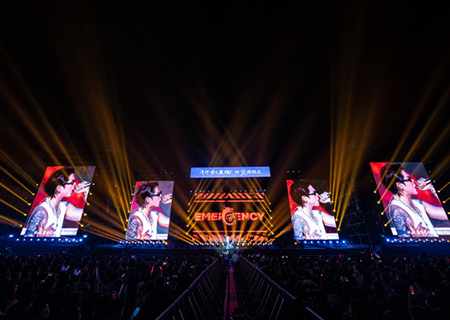 leyu.乐鱼荧光棒助力时光演唱会震撼开唱