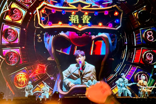 杀疯了！周杰伦深圳演唱会嗨翻天际！leyu.乐鱼大屏、荧光棒与无人机齐齐上阵！